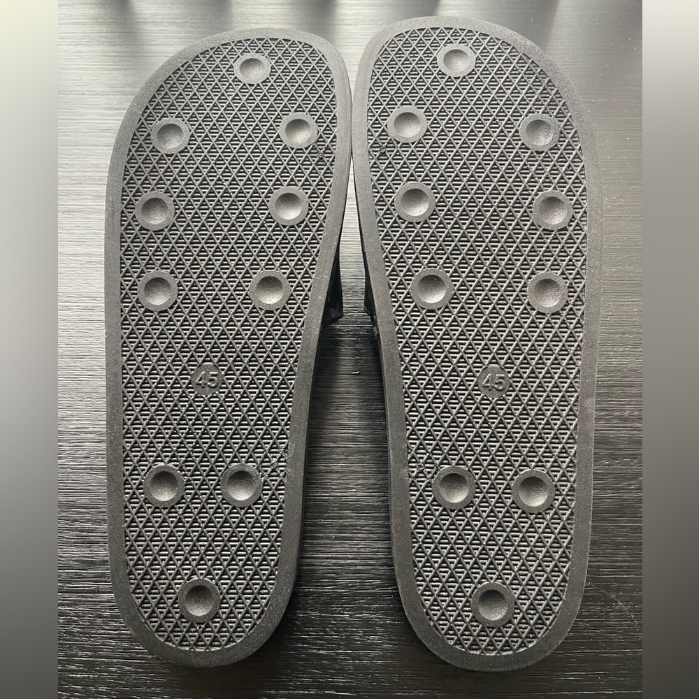 Classic sides with Black and Gray monogram size 45 EU Slide Sandals - Picture 4 of 9
